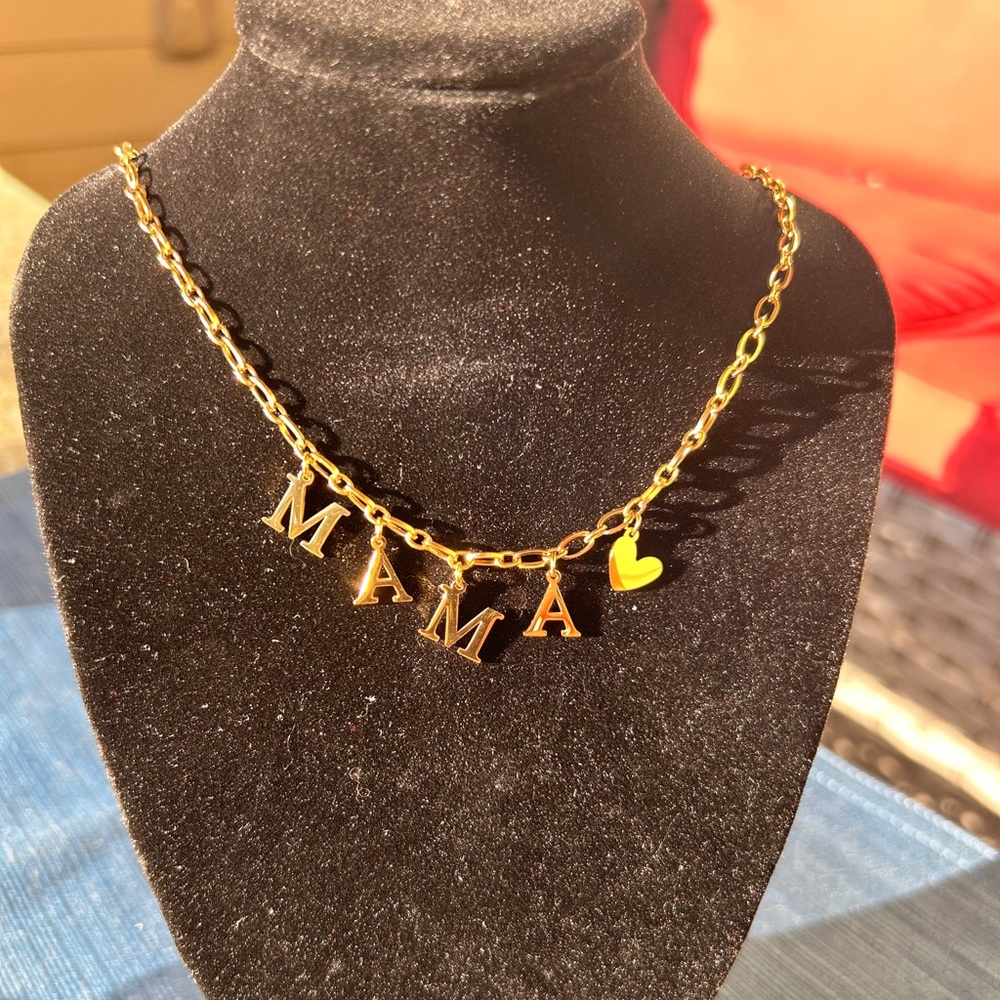 NWT 16” Oak & Ivy Gold 'MAMA' Letter Charm Necklace with Heart Accent - Picture 5 of 8